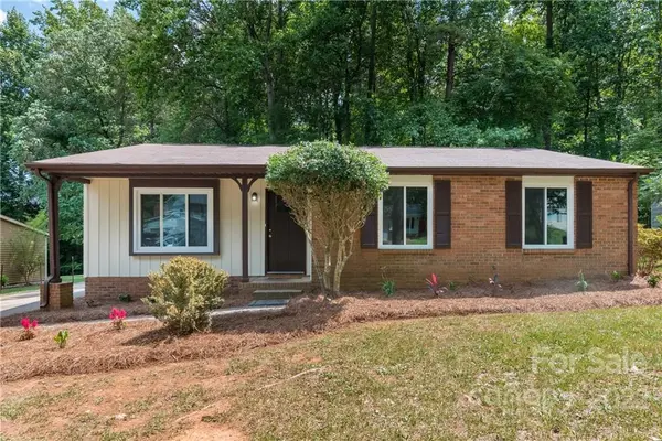 8420 Strider DR, Charlotte, NC 28212