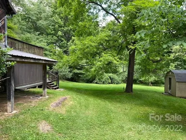 224 Daisyfield DR, Burnsville, NC 28714