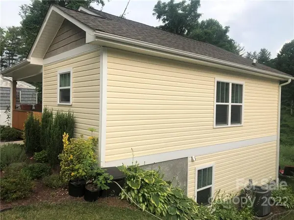 391 Caribou RD, Asheville, NC 28803