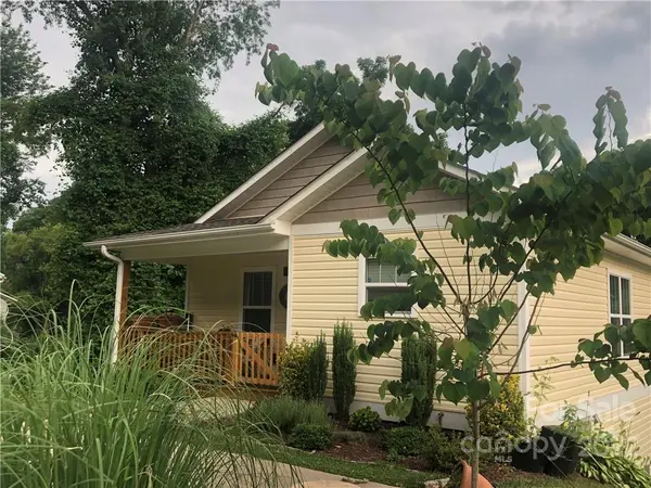 391 Caribou RD, Asheville, NC 28803