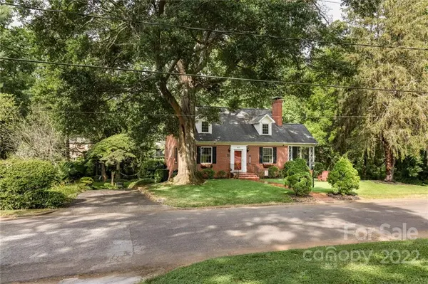 457 7th Avenue PL NW, Hickory, NC 28601