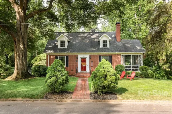 457 7th Avenue PL NW, Hickory, NC 28601