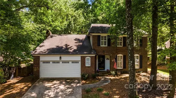 4227 Woods End LN, Charlotte, NC 28277