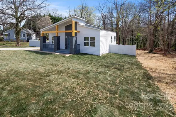 329 W F ST, Newton, NC 28658