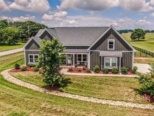 3711 Old Village DR, Maiden, NC 28650