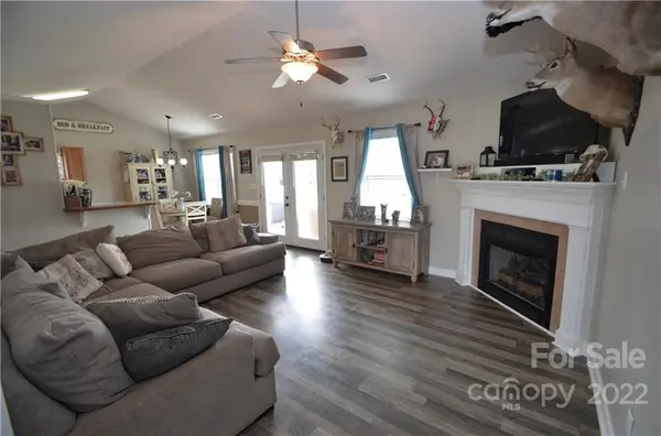 1575 Windy Holly LN, Newton, NC 28658