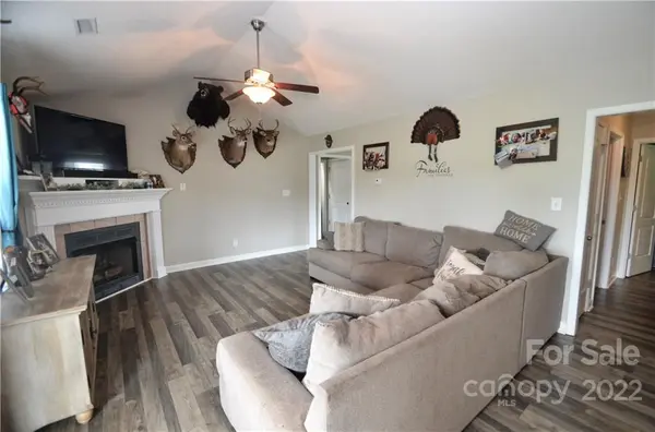 1575 Windy Holly LN, Newton, NC 28658