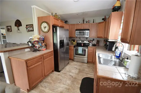 1575 Windy Holly LN, Newton, NC 28658