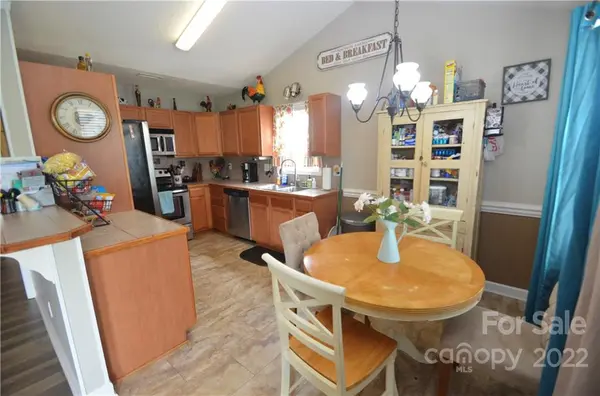 1575 Windy Holly LN, Newton, NC 28658