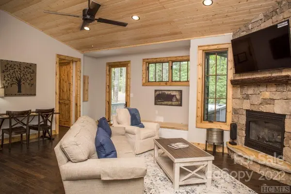 80 Branding Iron DR #L3, Glenville, NC 28736