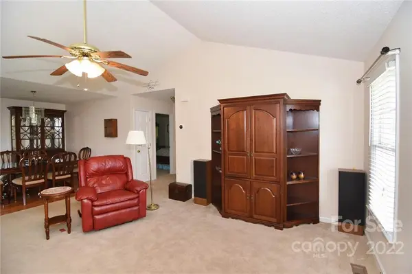 1396 Gristmill DR, Conover, NC 28613