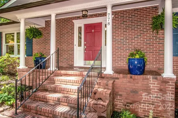 778 Edgemoor DR, Mooresville, NC 28115