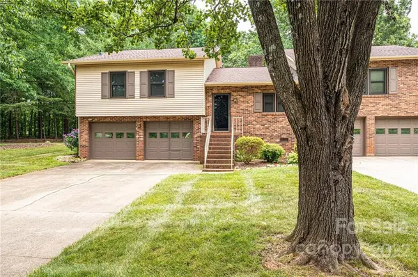 618 6th Street CIR NE, Conover, NC 28613