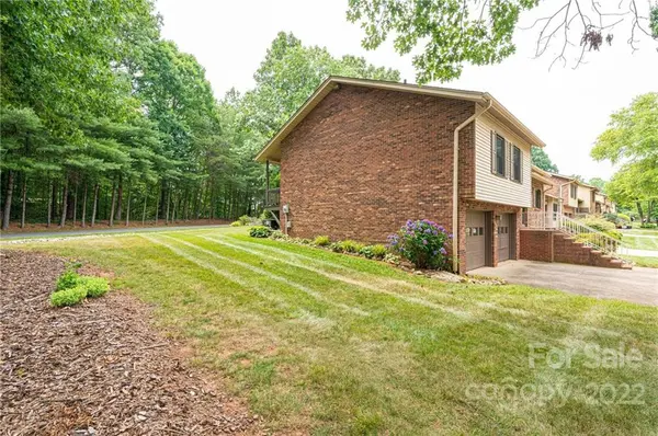 618 6th Street CIR NE, Conover, NC 28613