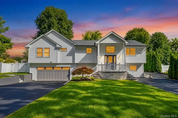 15 Dillon DR, Dix Hills, NY 11746