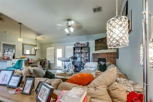 516 S Castle Ridge LN, Mustang, OK 73064