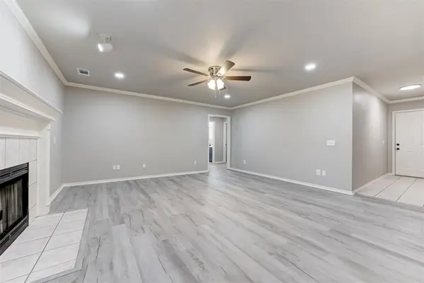 2371 Holden LN, Blanchard, OK 73010