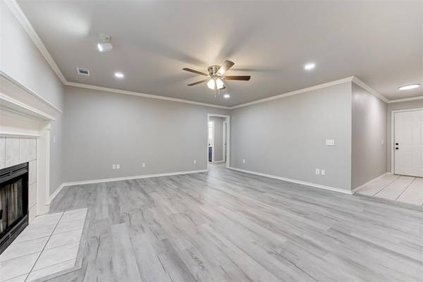 2371 Holden LN, Blanchard, OK 73010