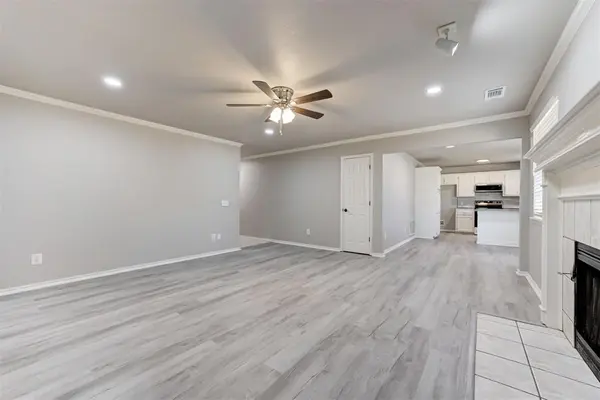 2371 Holden LN, Blanchard, OK 73010