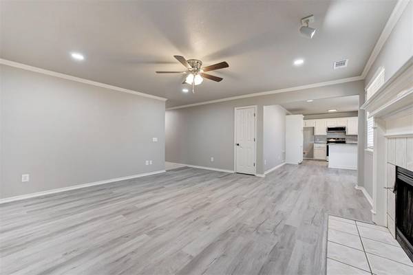 2371 Holden LN, Blanchard, OK 73010