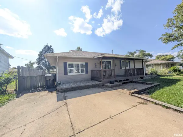 104 MEADOWVIEW LN, Washington, IL 61571