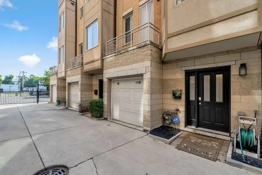 3262 W Armitage AVE #3, Chicago, IL 60647