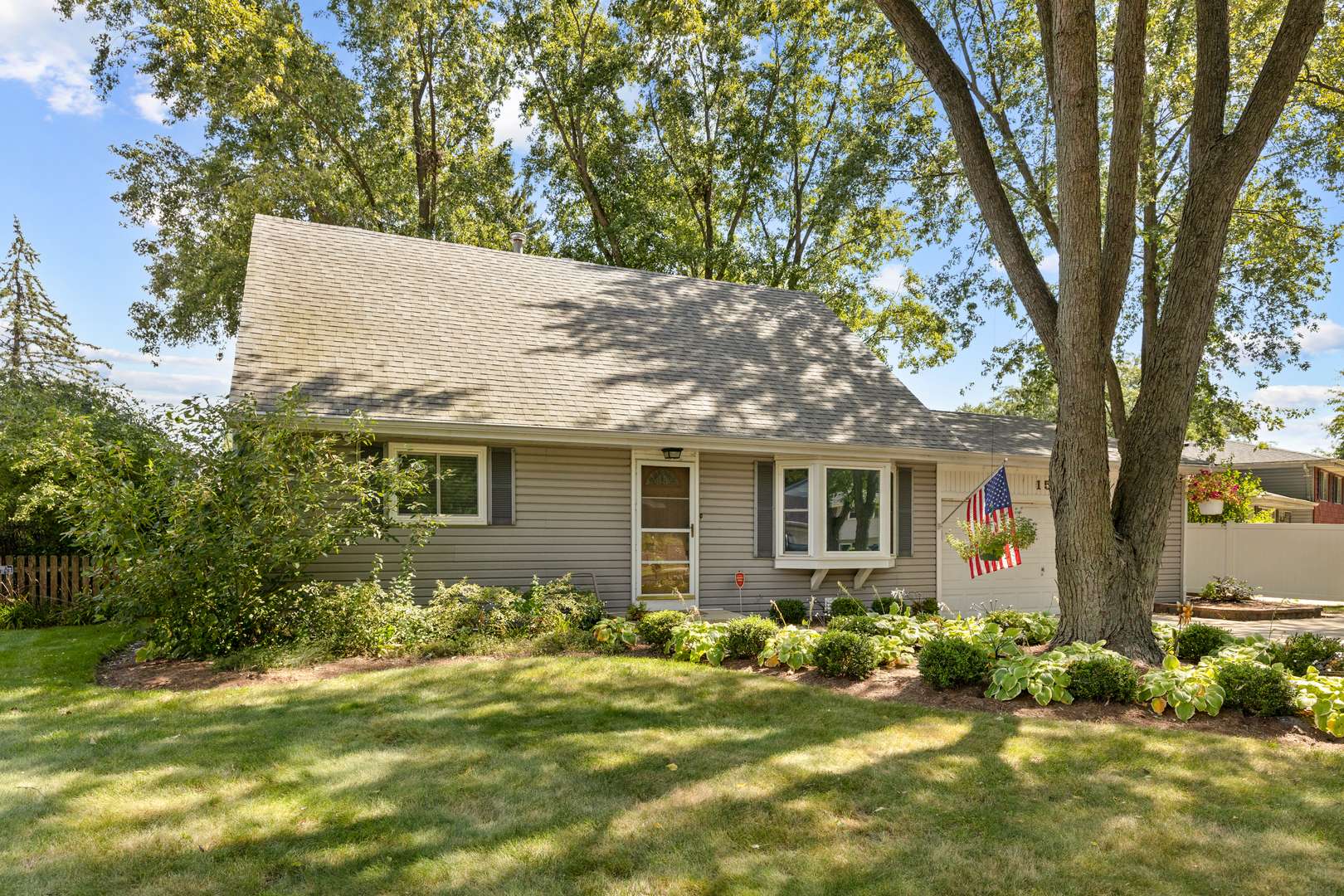 1552 Jobe AVE, St. Charles, IL 60174