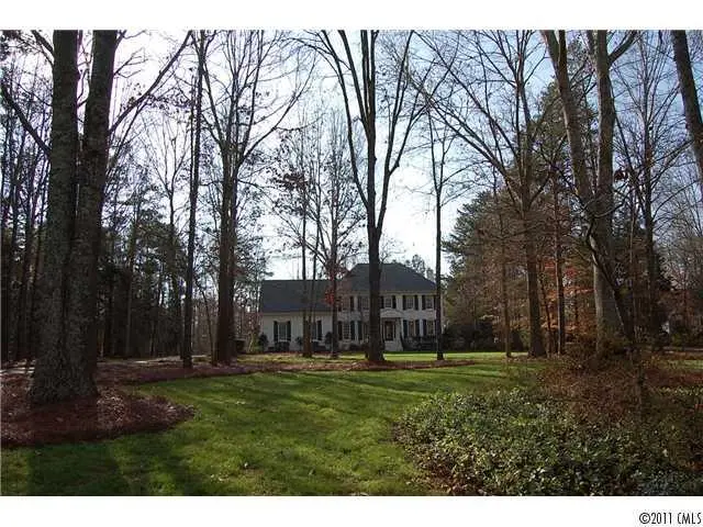 617 Amanda DR, Matthews, NC 28104