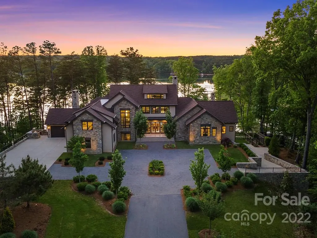 125 Quiet Waters DR, Mooresville, NC 28117