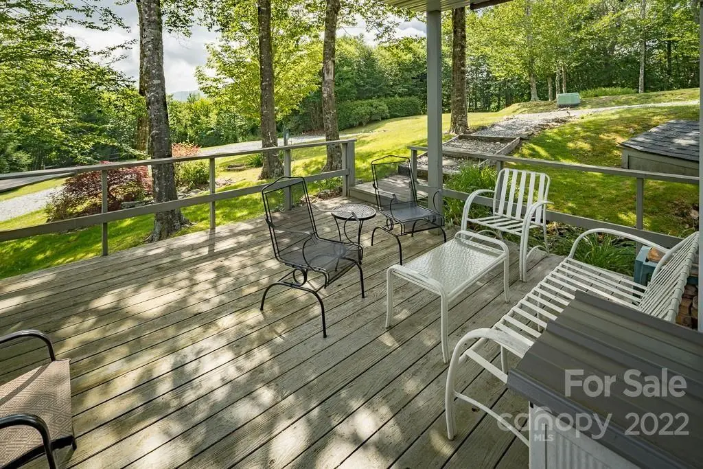 395 Skyleaf DR, Sugar Mountain, NC 28604