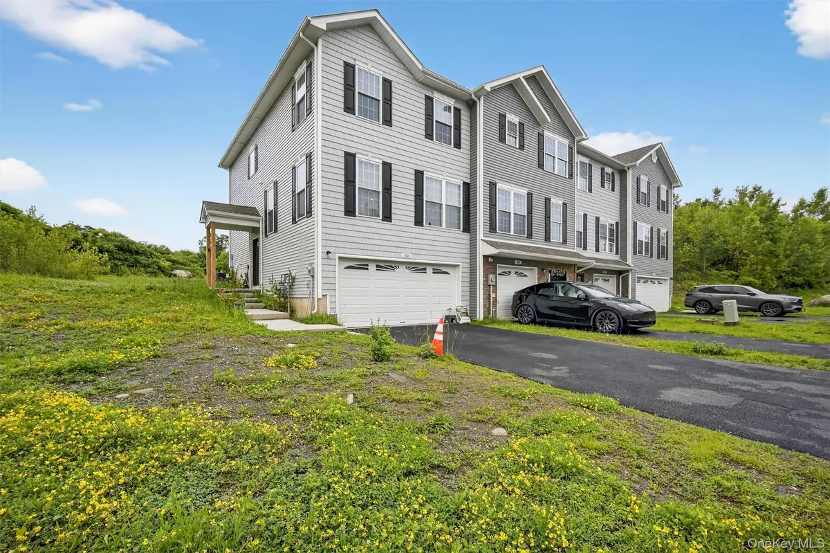 501 Iron Forge LN, New Windsor, NY 12553