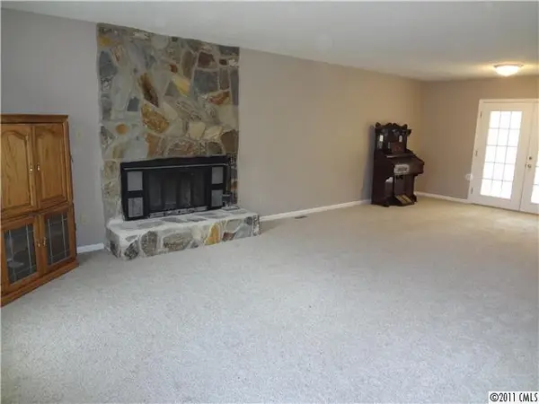 11107 Sundown LN, Charlotte, NC 28226