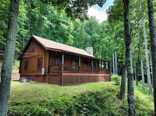 127 Dolan LN, Clyde, NC 28721