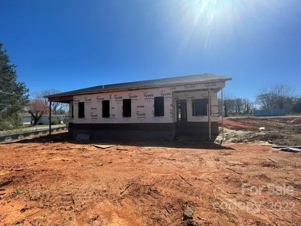 702 W Lee AVE #3, Yadkinville, NC 27055