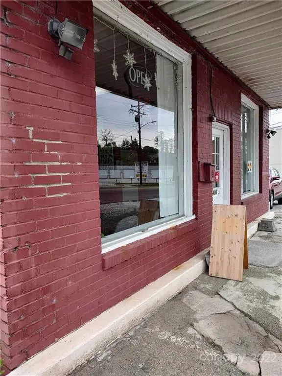 406 E Court ST, Marion, NC 28752