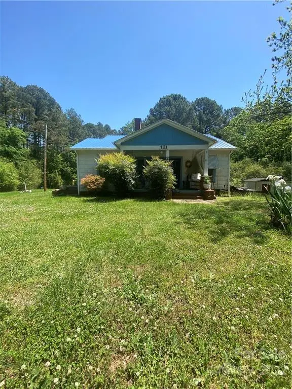 711 Deberry RD, Mount Gilead, NC 27306