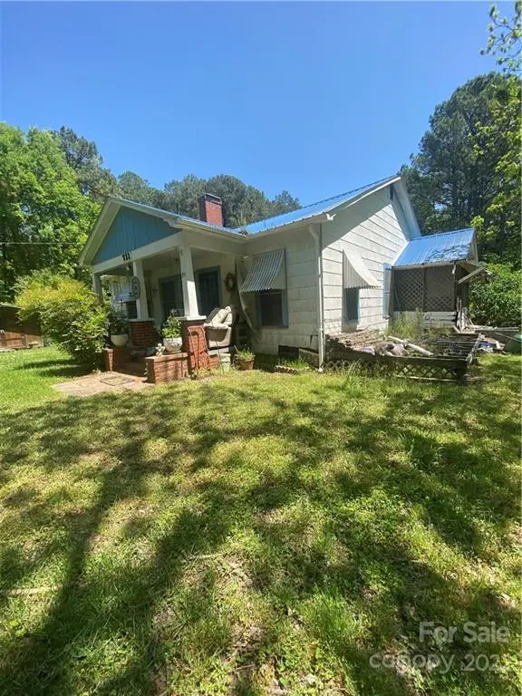 711 Deberry RD, Mount Gilead, NC 27306
