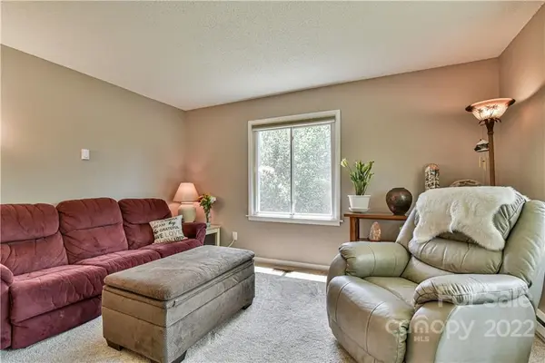 195 High Valley Estates DR, Alexander, NC 28701