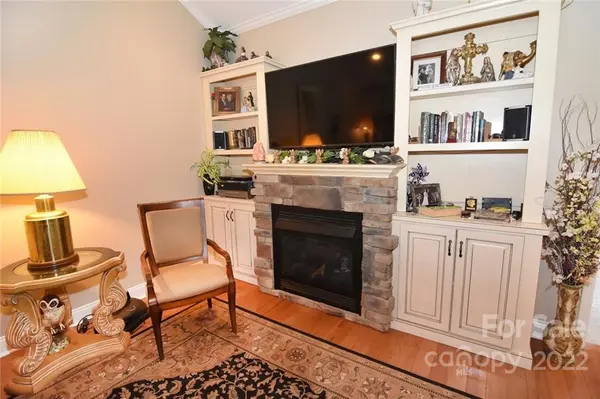1265 Brookstone DR #83/, Hickory, NC 28602