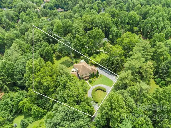1304 Ransier DR, Hendersonville, NC 28739