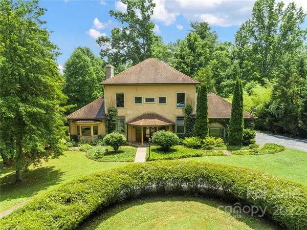 1304 Ransier DR, Hendersonville, NC 28739