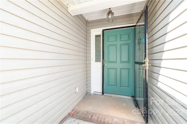 1927 Dietrich LN, Charlotte, NC 28262
