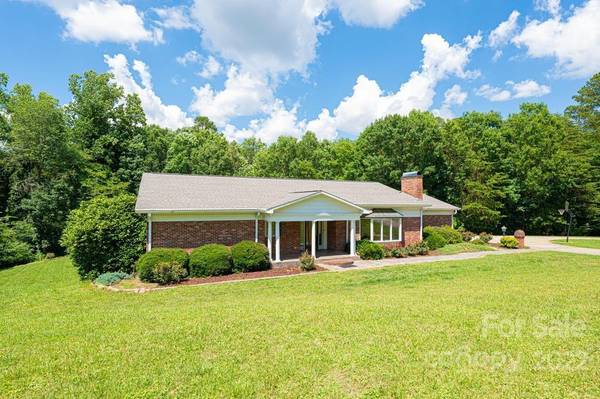 174 20th AVE NW, Hickory, NC 28601