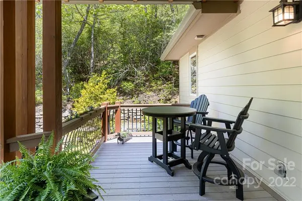 425 Flat Top Mountain RD, Fairview, NC 28730