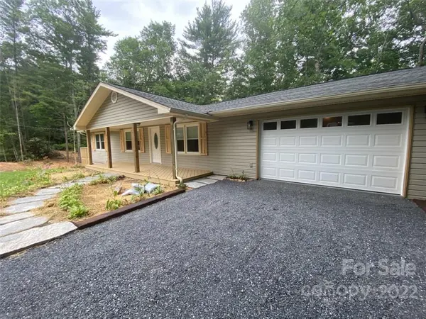 59 Lentz LN, Spruce Pine, NC 28777