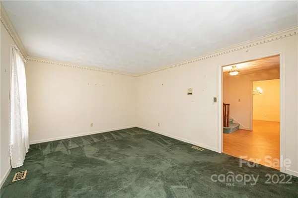 1535 Knightbridge DR, Newton, NC 28658