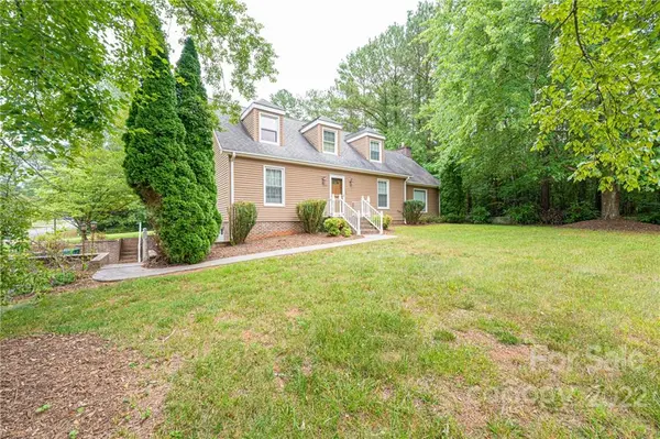 1535 Knightbridge DR, Newton, NC 28658