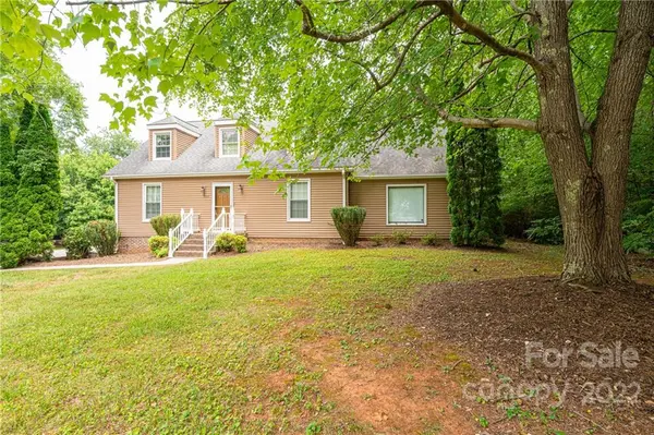1535 Knightbridge DR, Newton, NC 28658