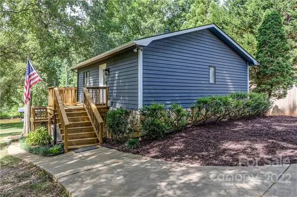 7066 Executive CIR, Denver, NC 28037