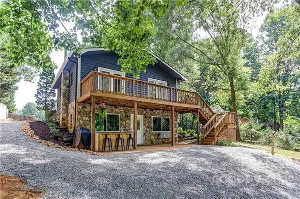 7066 Executive CIR, Denver, NC 28037